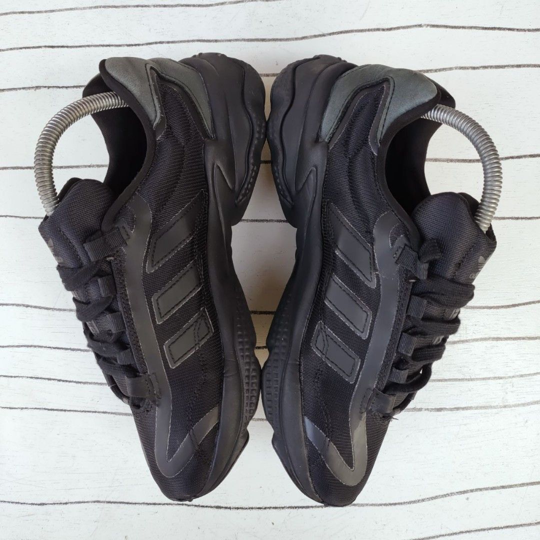 yeezy ozweego black