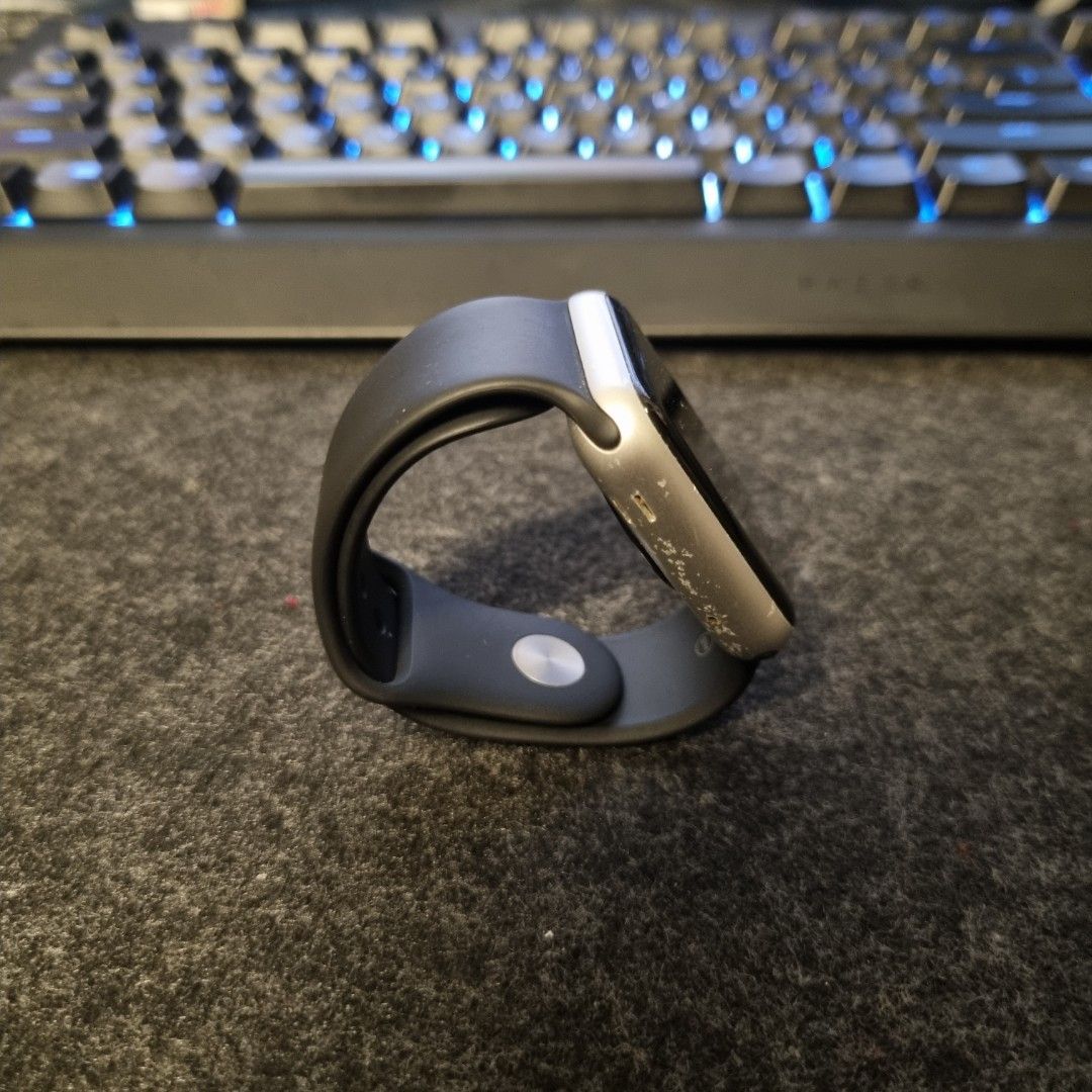 Apple Watch 42mm Aluminum 1st gen Mobile Phones Gadgets Wearables Smart Watches on Carousell