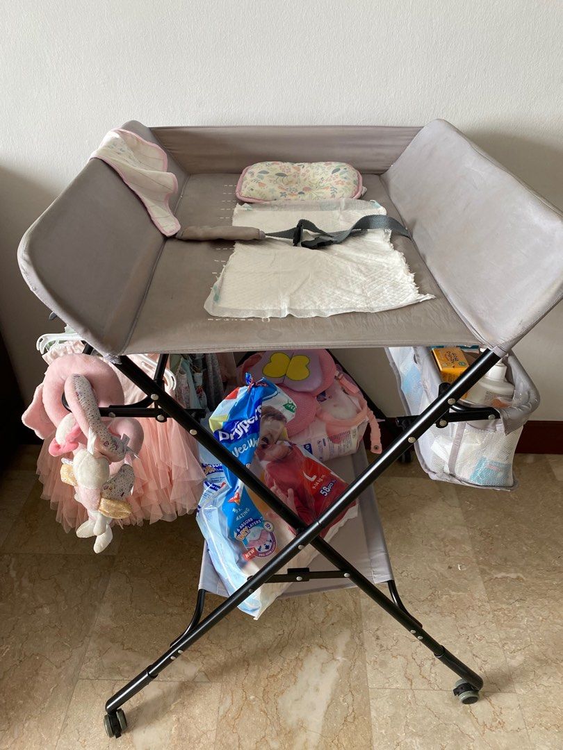 Collapsible baby changing table discount