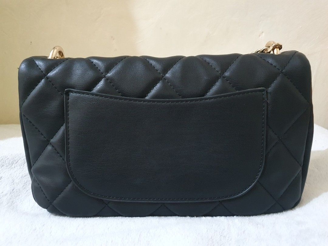 Badgley mishcka quilted handbag/sling (Category: Luxury Bags & Wallets) located in Guimba. Submitted by xeeeyaaaah (Listing ID 1274341815, Image 3). Description: about the bag: vegan leather dimensions- 10x6x2.5in no dust bag no long sling included very spacious lock: twist to open once used.