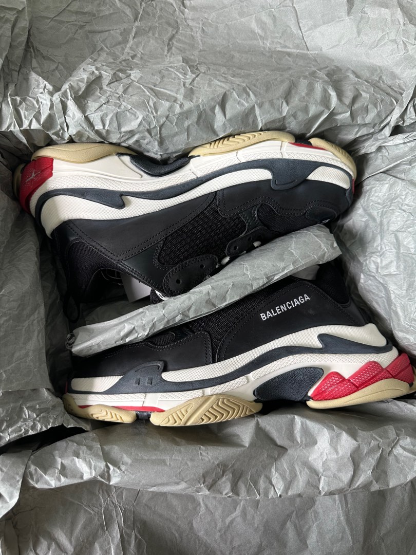 Balenciaga triple s bred on discount feet