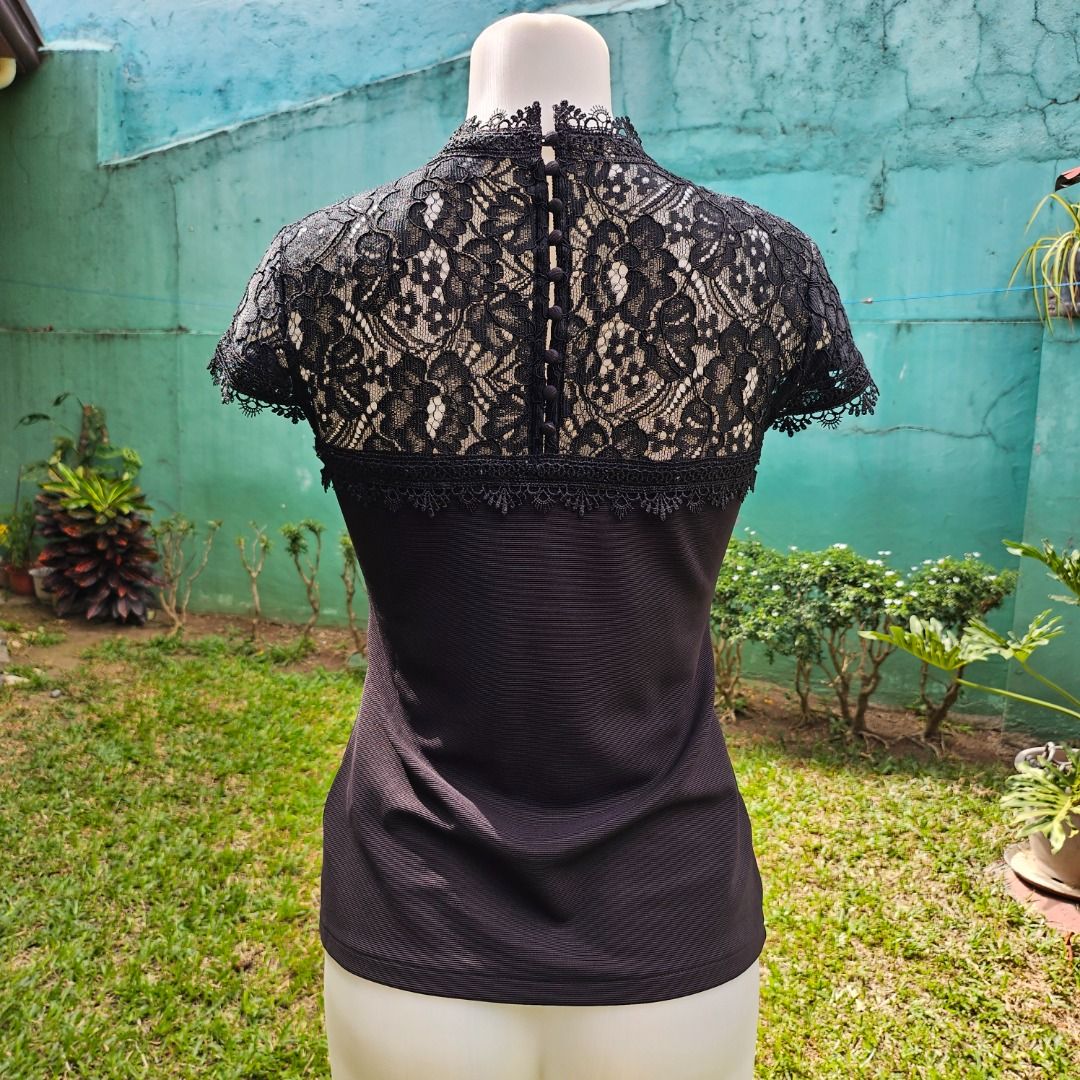 Black Lace Top (Fixed Price, Pls Read Description) (Category: Blouses) located in Las Pinas. Submitted by cursesandtea (Listing ID 1274211123, Image 3). Description: BRAND: H&M SIZE: S (Sizing for this is bigger, best fits Semi Medium to Medium) CONDITION: PRELOVED PAYMENT METHODS: Gcash/Paymaya/BPI *No COD for the cost of item. Please read description and check photos. Strictly NO RETURNS. Before placing an order, kindly make sure that you're 10