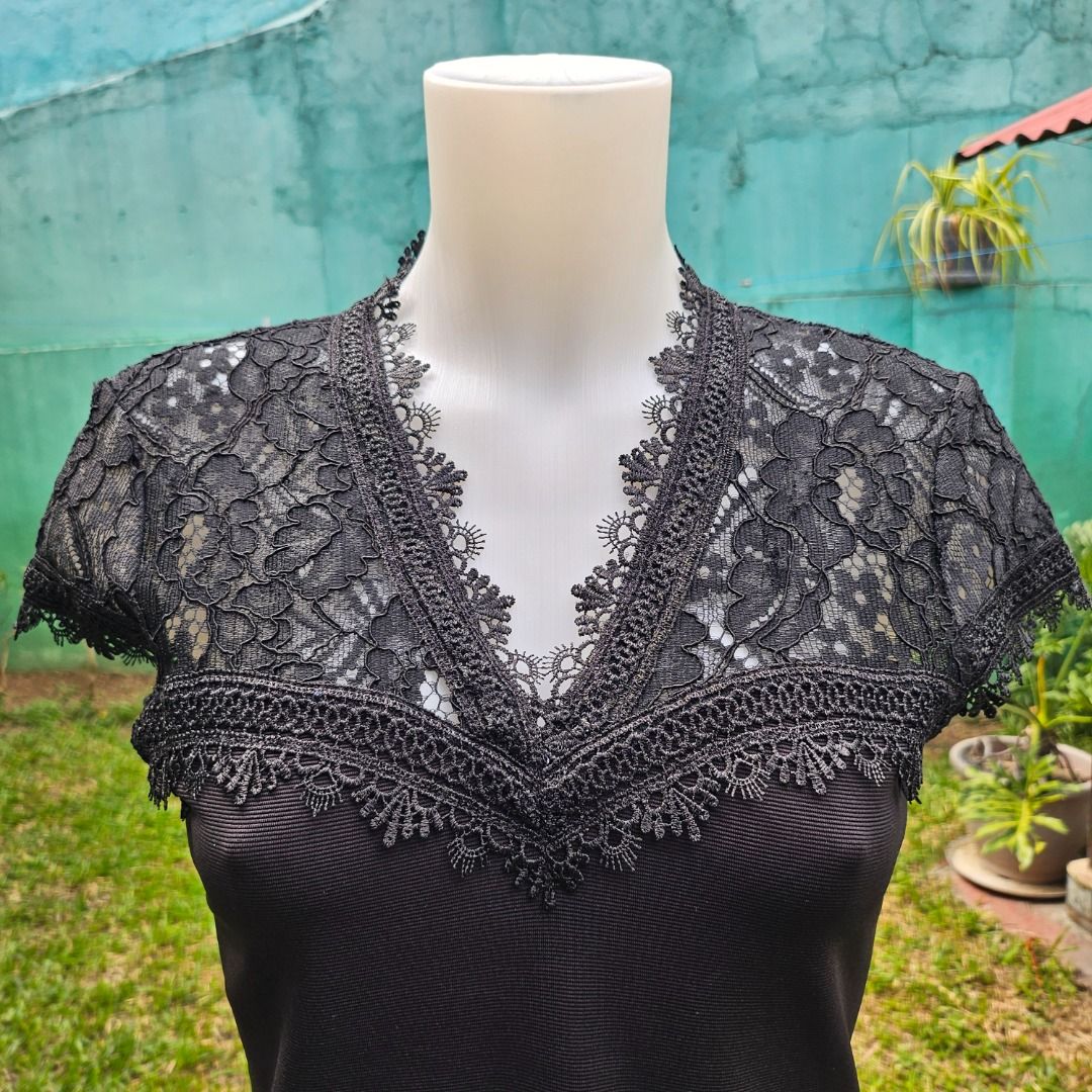 Black Lace Top (Fixed Price, Pls Read Description) (Category: Blouses) located in Las Pinas. Submitted by cursesandtea (Listing ID 1274211123, Image 2). Description: BRAND: H&M SIZE: S (Sizing for this is bigger, best fits Semi Medium to Medium) CONDITION: PRELOVED PAYMENT METHODS: Gcash/Paymaya/BPI *No COD for the cost of item. Please read description and check photos. Strictly NO RETURNS. Before placing an order, kindly make sure that you're 10