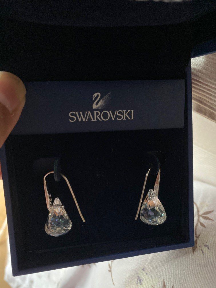 BNIB Swarovski Earrings Teardrop Silver Women s Fashion