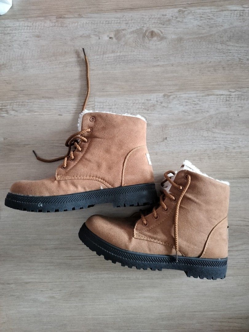 Tan fur hotsell lined boots