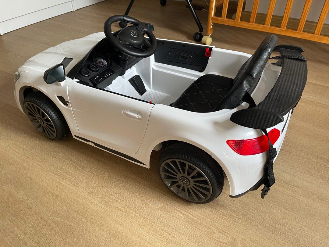 Halfords mercedes 2025 ride on car