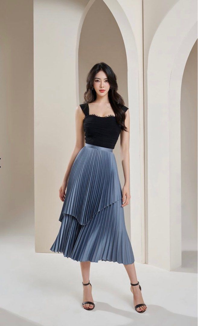 CHELLO ARYA SILKY PLEATED MIDI SKIRT IN TITANIUM BLUE SIZE S BNWOT
