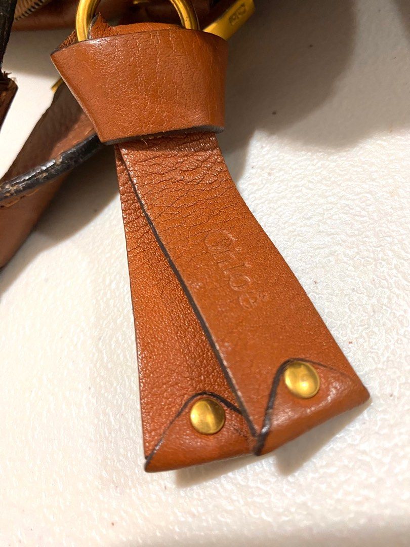 Chloe Marcie Bag Large (Category: Luxury Bags & Wallets) located in San Juan City. Submitted by peachgochujang (Listing ID 1274354162, Image 3). Description: Original Chloe bag, overall in good condition, no issues, except for the slight discoloration on handles.