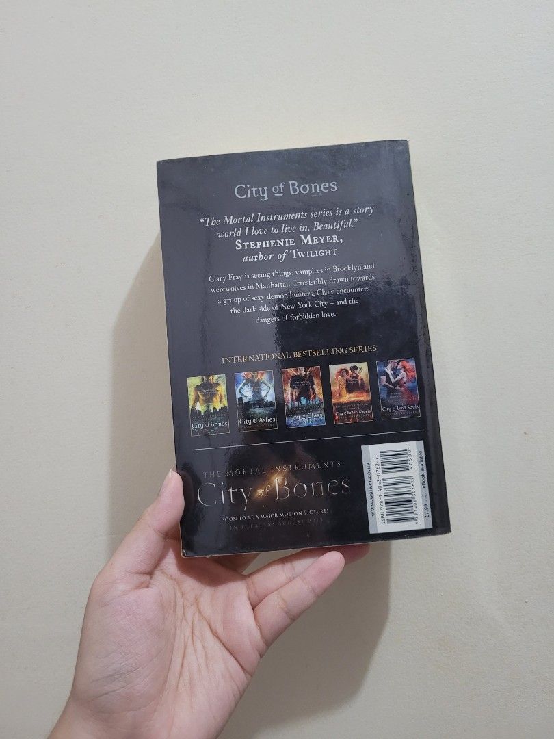 City of Bones (Category: Storybooks) located in Taguig. Submitted by kei2539 (Listing ID 1274254412, Image 3). Description: First book of The Mortal Instruments series by Cassandra Clare.