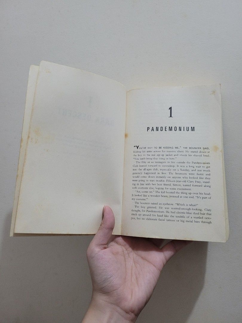 City of Bones (Category: Storybooks) located in Taguig. Submitted by kei2539 (Listing ID 1274254412, Image 2). Description: First book of The Mortal Instruments series by Cassandra Clare.