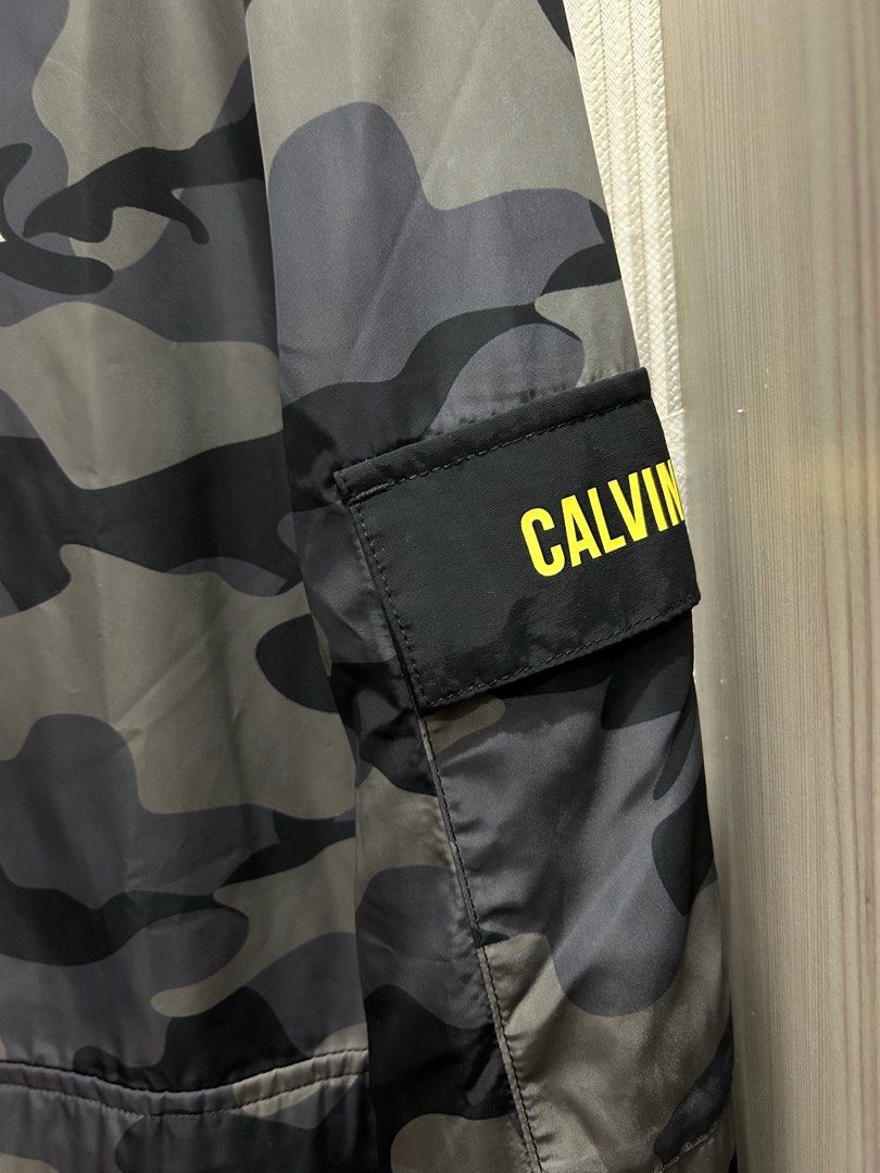 Calvin klein men's reflective camouflage outlet hooded jacket