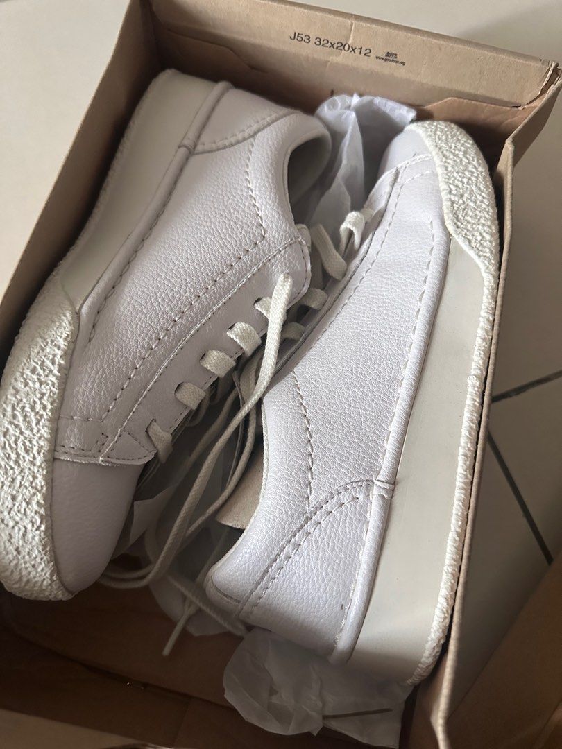 Clarks free sales shipping