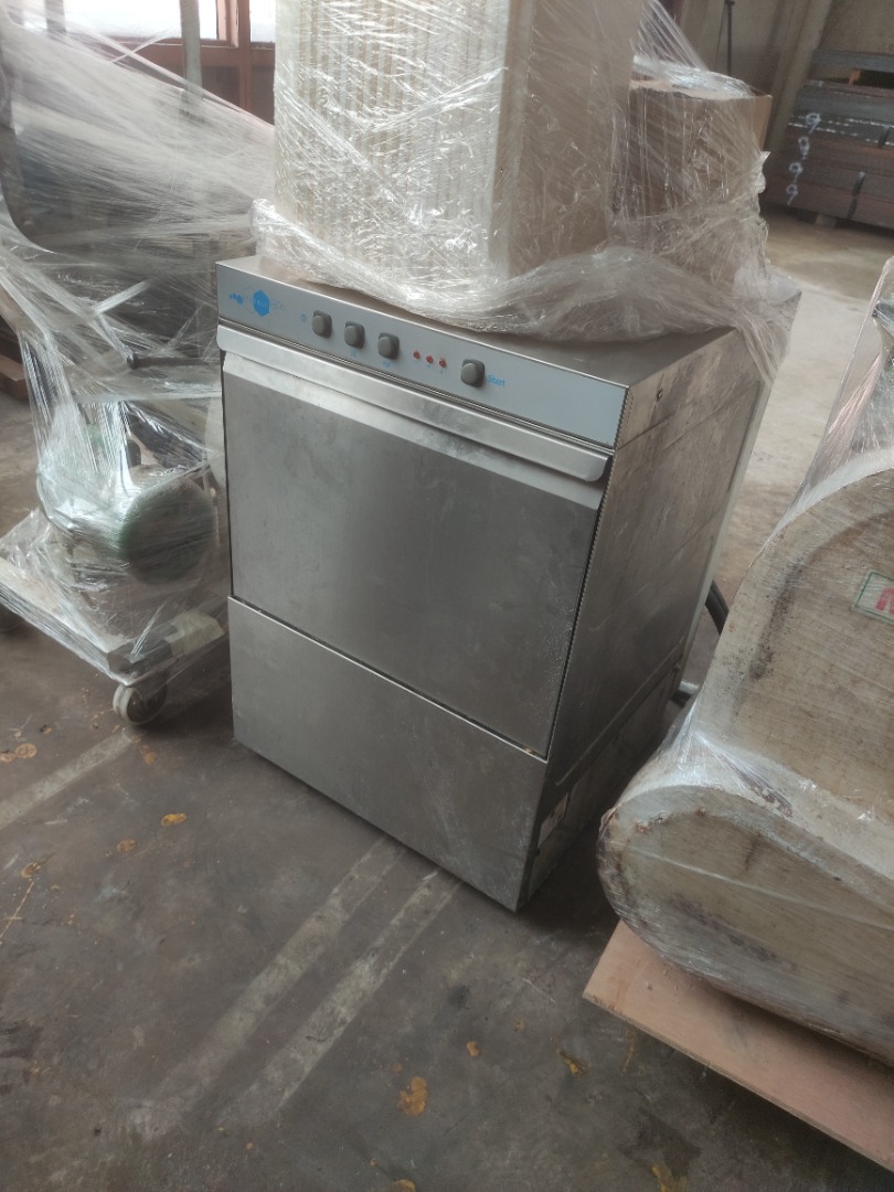 Commercial undercounter dishwasher 15amp 1 year old, TV & Home