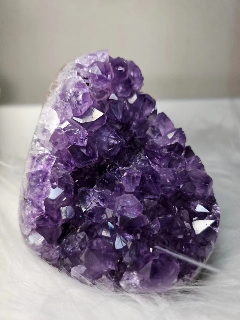CRYSTAL AMETHYST GEODE CLUSTER Hobbies Toys Memorabilia