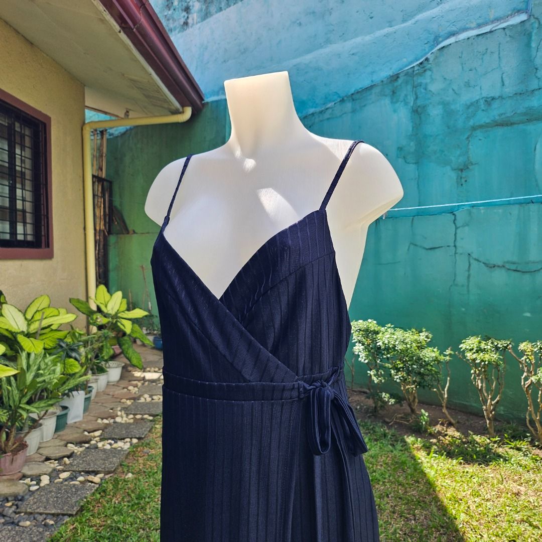 Dark Blue Maxi Dress (Fixed Price, Pls Read Description) (Category: Dresses) located in Las Pinas. Submitted by cursesandtea (Listing ID 1274200698, Image 2). Description: BRAND: ZARA SIZE: M CONDITION: PRELOVED Dress is slightly see-through PAYMENT METHODS: Gcash/Paymaya/BPI *No COD for the cost of item. Please read description and check photos. Strictly NO RETURNS. Before placing an order, kindly make sure that you're 100% sure about purchasing