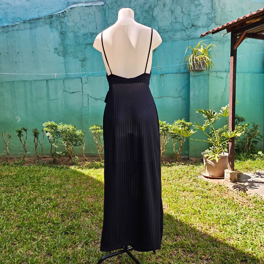 Dark Blue Maxi Dress (Fixed Price, Pls Read Description) (Category: Dresses) located in Las Pinas. Submitted by cursesandtea (Listing ID 1274200698, Image 3). Description: BRAND: ZARA SIZE: M CONDITION: PRELOVED Dress is slightly see-through PAYMENT METHODS: Gcash/Paymaya/BPI *No COD for the cost of item. Please read description and check photos. Strictly NO RETURNS. Before placing an order, kindly make sure that you're 100% sure about purchasing