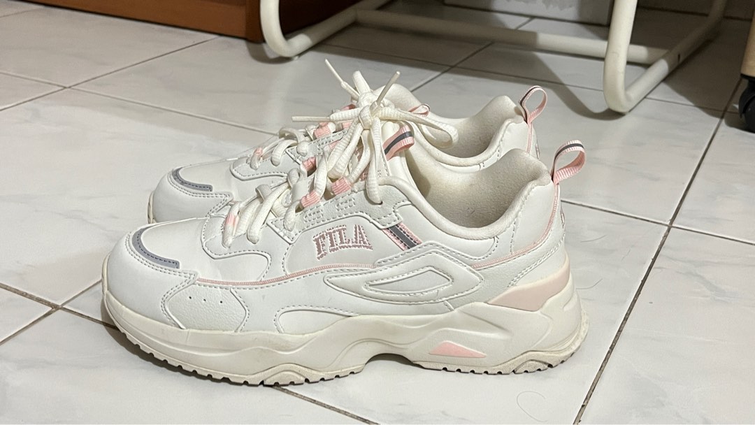 White fila sneakers womens hot sale