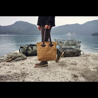 Filson tote 2025 sale