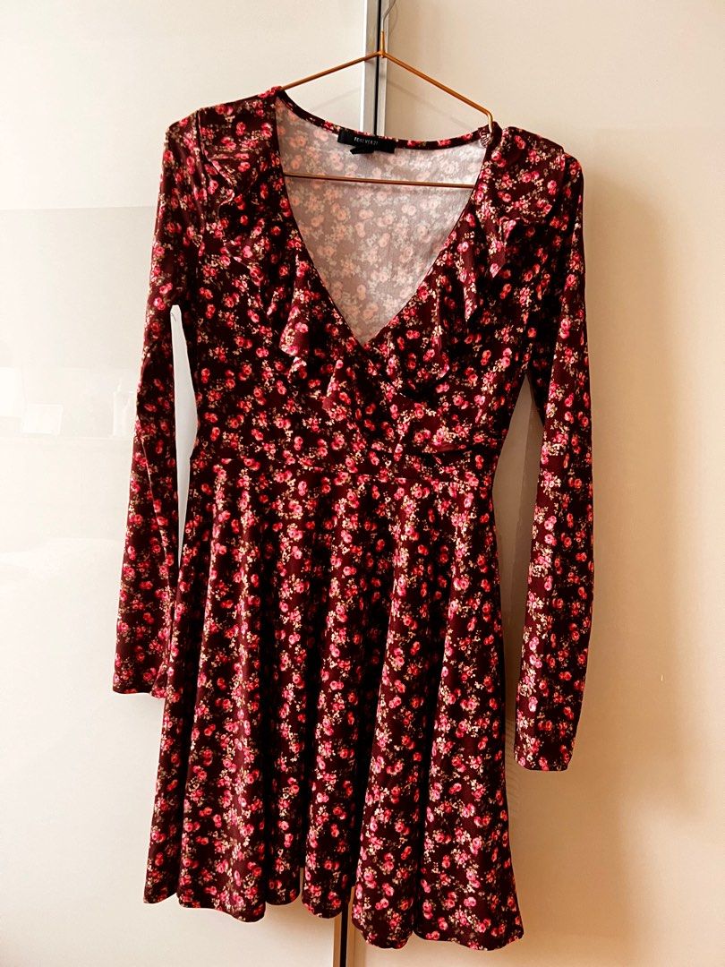 FOREVER 21 Dress Red Mock Wrap Regular Fit Floral Ruffle Trim Womens,  Women's Fashion, Dresses & Sets, Dresses on Carousell