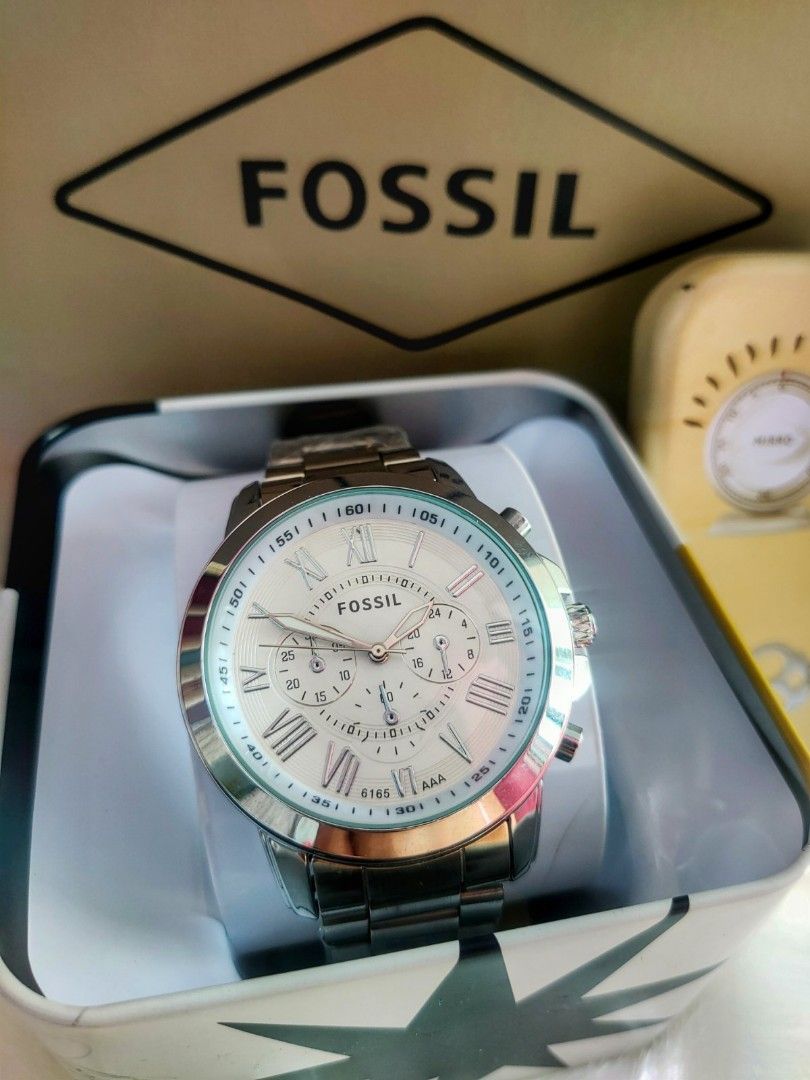 Fossil hot sale v352 price