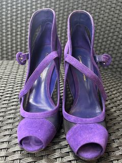 (Category: ) located in . Submitted by covetedcloset (Listing ID 1274292521, Image 1). Description: .