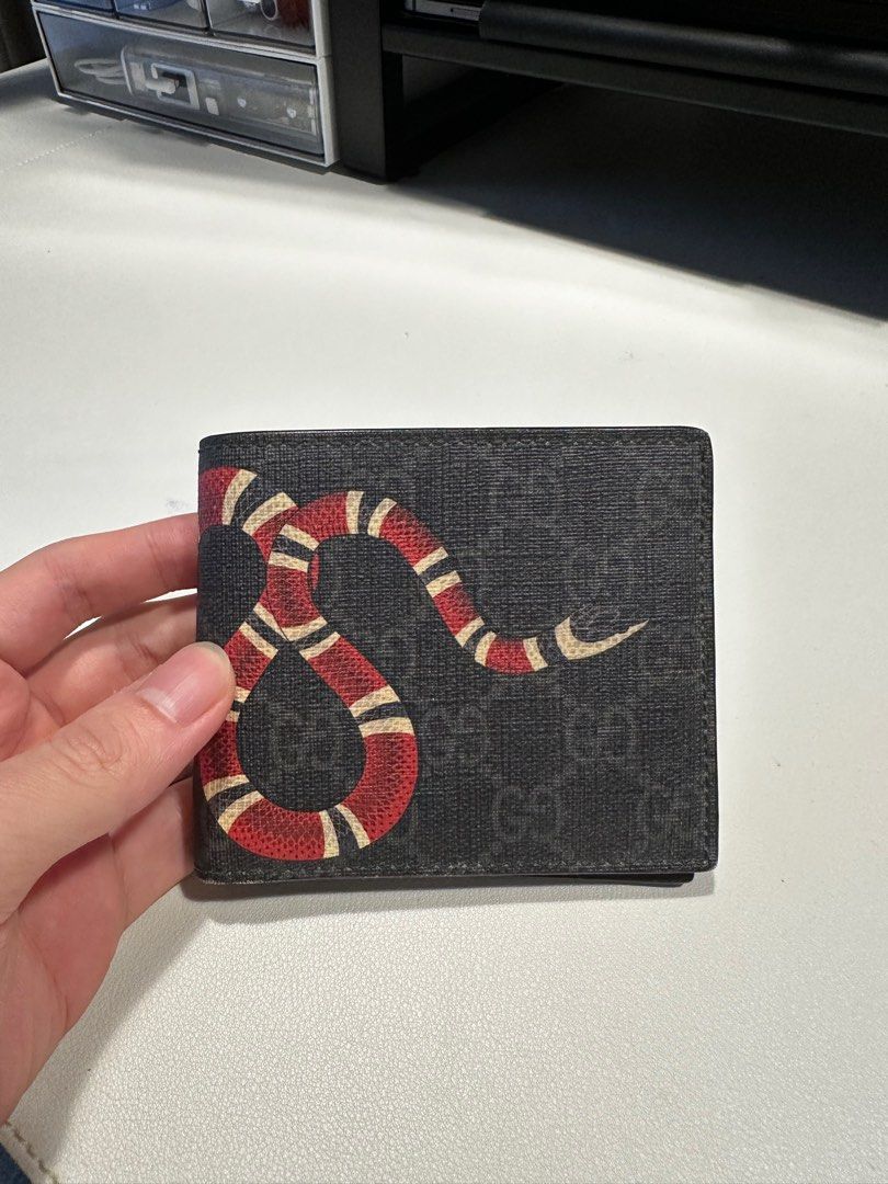 Gucci snake wallet best sale real vs fake