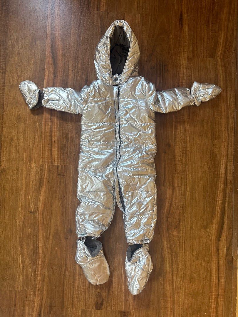 Gymboree Baby Snow Suit (Category: Babies & Kids Fashion) located in Cainta. Submitted by drips81 (Listing ID 1274241049, Image 1). Description: .