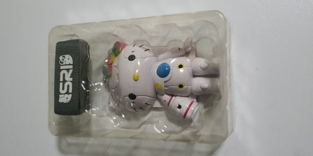 Hello kitty theme (Category: Other Stationery & Craft) located in Singapore. Submitted by arieswong692849 (Listing ID 1274302813, Image 3). Description: hello kitty theme cups, iphone covers, usb cables ,lunch boxes etc.