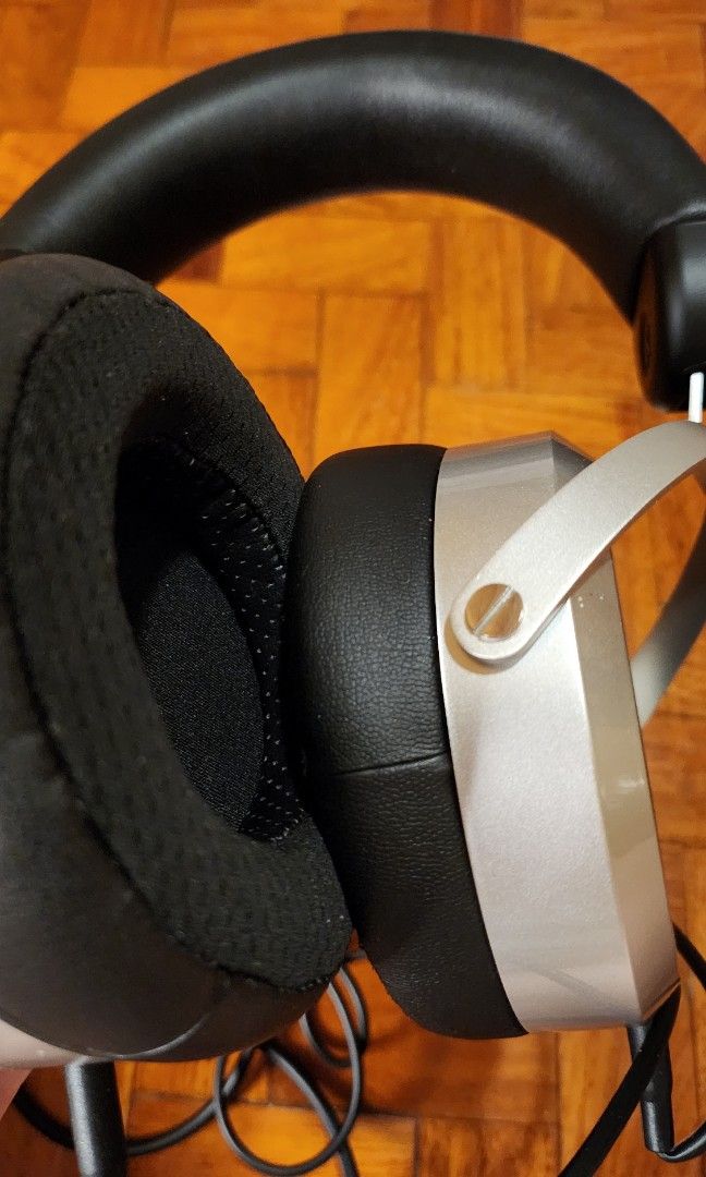 Hifiman HE400se v1 (Category: Headphones & Headsets) located in San Fernando. Submitted by ashlesha (Listing ID 1274268936, Image 3). Description: .