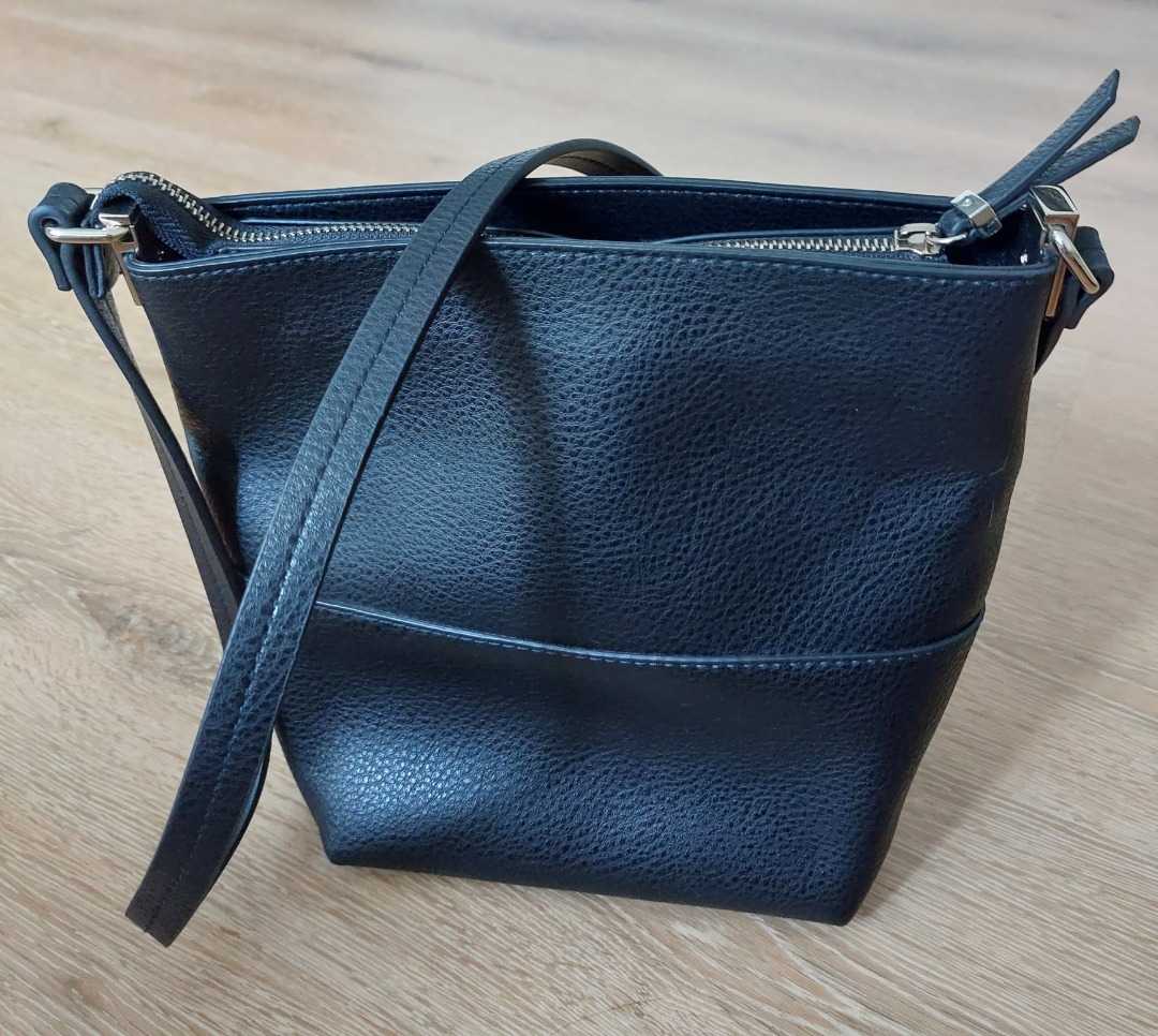 H M shoulder cross body bag Women s Fashion Bags Wallets