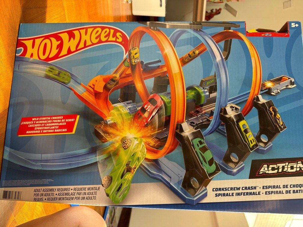 Hot wheels action corkscrew crash store