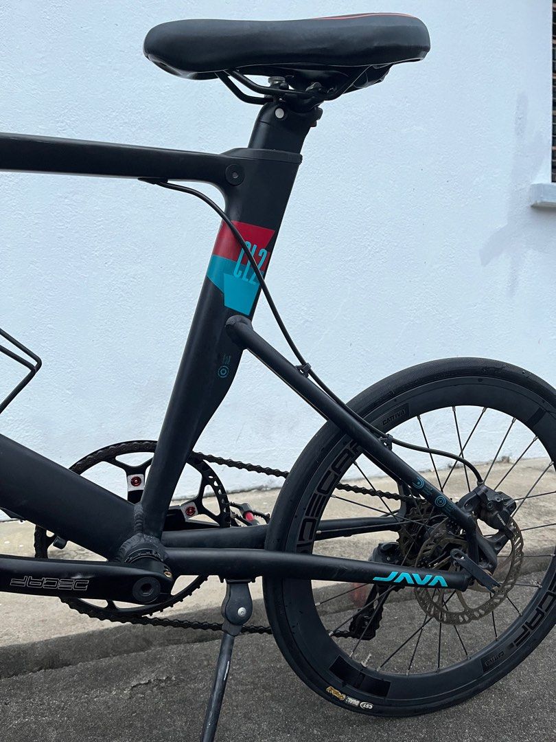 Java CL2 (Category: Bicycles) located in Singapore. Submitted by ana_97 (Listing ID 1274266416, Image 2). Description: Certain parts of the bike are rusty (eg. screws, disc, chain) Shimano Sora Gear Shift Tektro brakes .