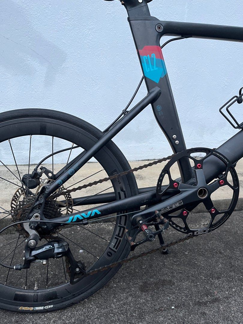 Java CL2 (Category: Bicycles) located in Singapore. Submitted by ana_97 (Listing ID 1274266416, Image 7). Description: Certain parts of the bike are rusty (eg. screws, disc, chain) Shimano Sora Gear Shift Tektro brakes .