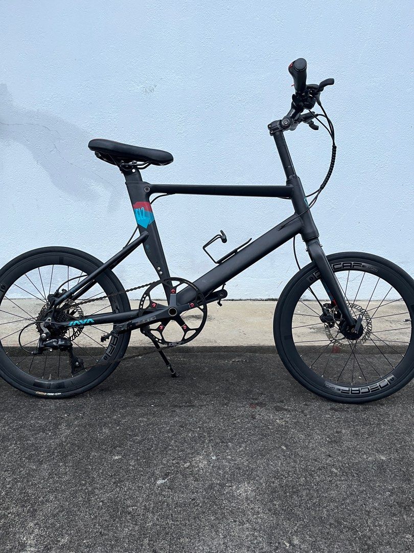 Java CL2 (Category: Bicycles) located in Singapore. Submitted by ana_97 (Listing ID 1274266416, Image 6). Description: Certain parts of the bike are rusty (eg. screws, disc, chain) Shimano Sora Gear Shift Tektro brakes .