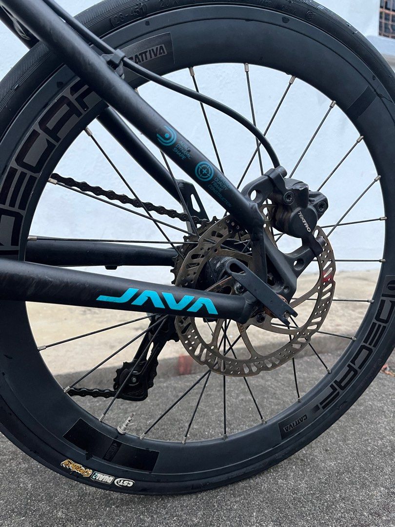 Java CL2 (Category: Bicycles) located in Singapore. Submitted by ana_97 (Listing ID 1274266416, Image 3). Description: Certain parts of the bike are rusty (eg. screws, disc, chain) Shimano Sora Gear Shift Tektro brakes .