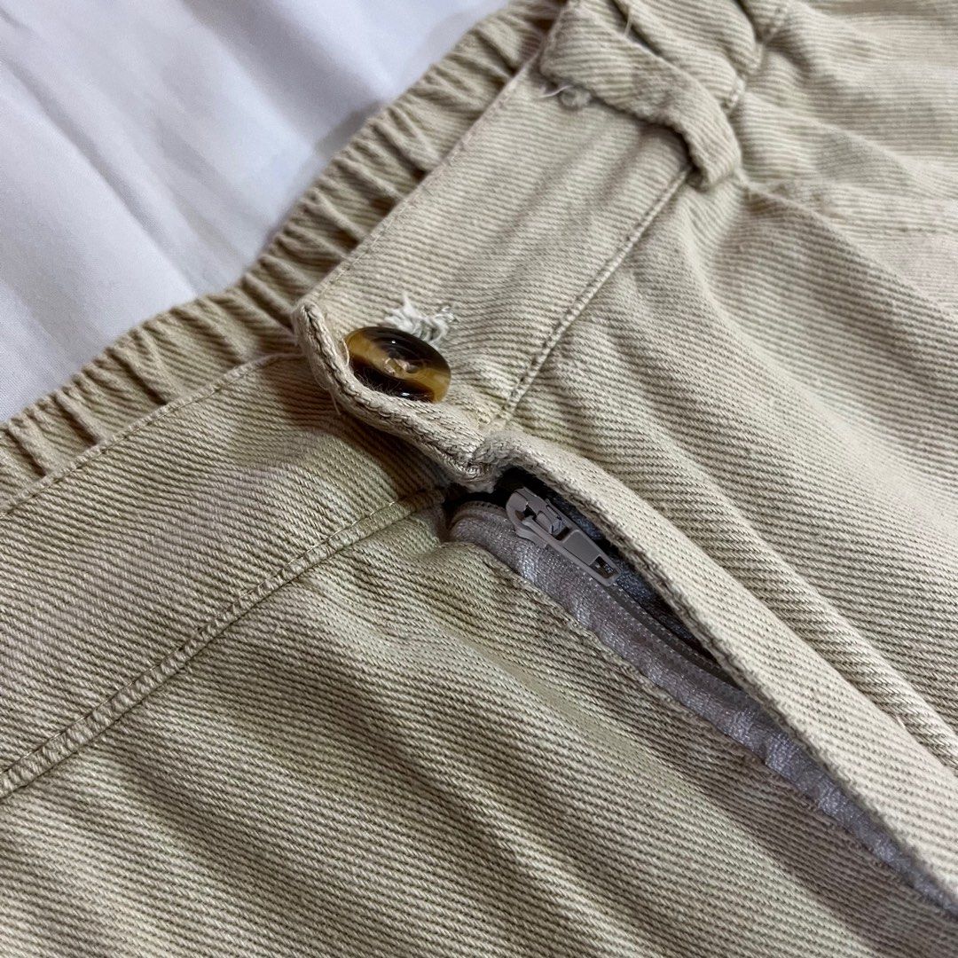 Korean Beige/Nude Trouser Pants (Category: Other Bottoms) located in San Juan City. Submitted by usuikawa (Listing ID 1274281541, Image 3). Description: - best fits 25-26 but it’s garterized - please check images for flaws (pen marks, etc) - great for office outfits !!.