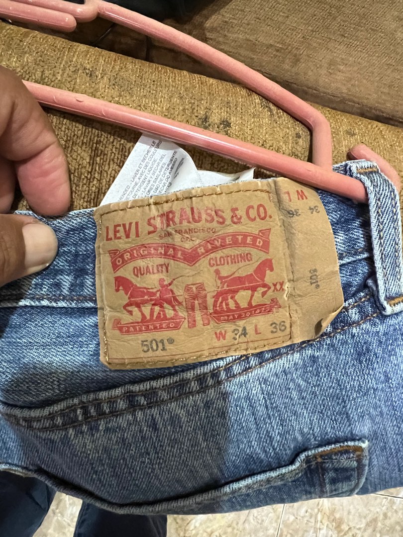 Levis 34 waist top