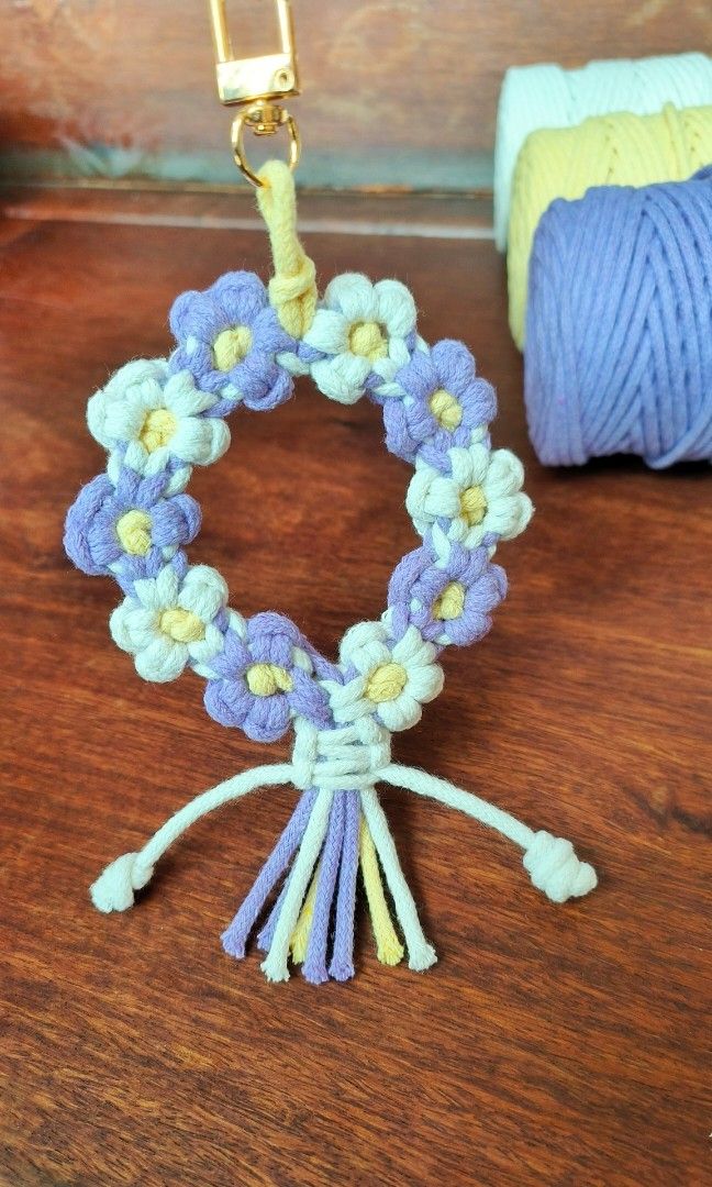 Daisy keychain sales