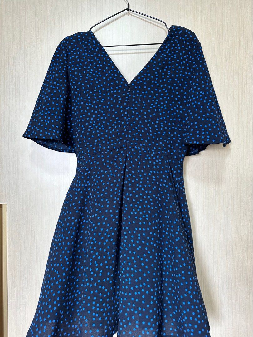 mango polka dress (Category: Dresses) located in Pasig City. Submitted by danda24 (Listing ID 1274283020, Image 3). Description: wag nyo tong tawaran napakaganda dont want to sell, actually my fave dress but not kasya anymore super flattering specially on the waist haaaay 🤣 it can fit up to semi mid frame.