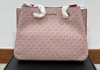 (Category: ) located in . Submitted by closetchoice (Listing ID 1274212503, Image 1). Description: .