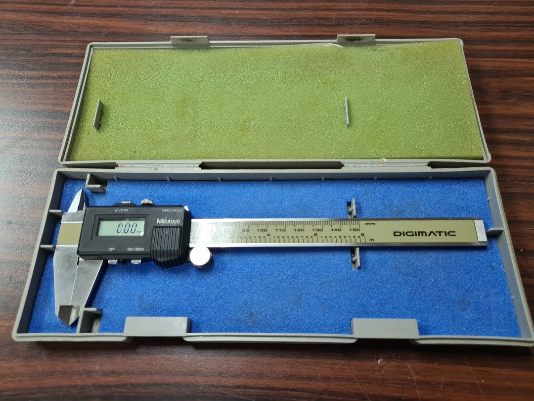 MITUTOYO DIGITAL CALIPER, Furniture & Home Living, Home Improvement