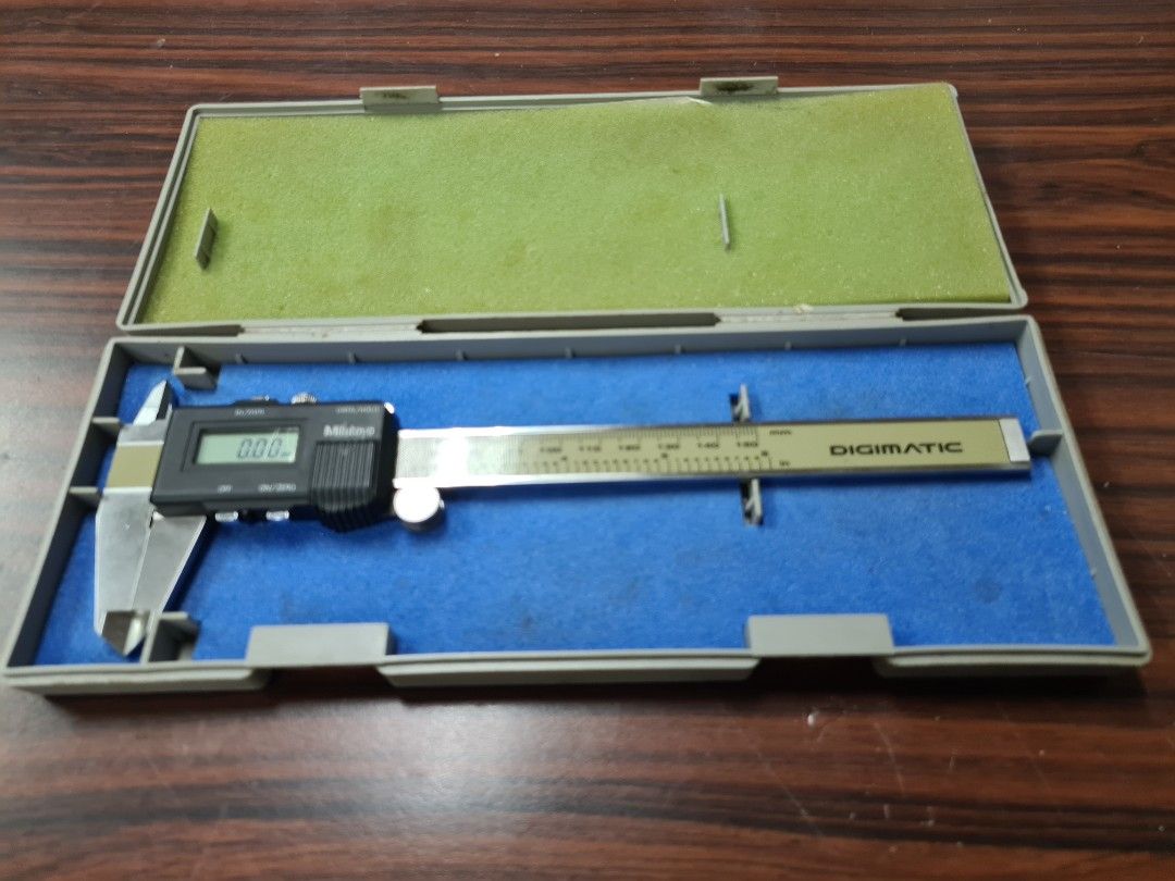 MITUTOYO DIGITAL CALIPER, Furniture & Home Living, Home Improvement