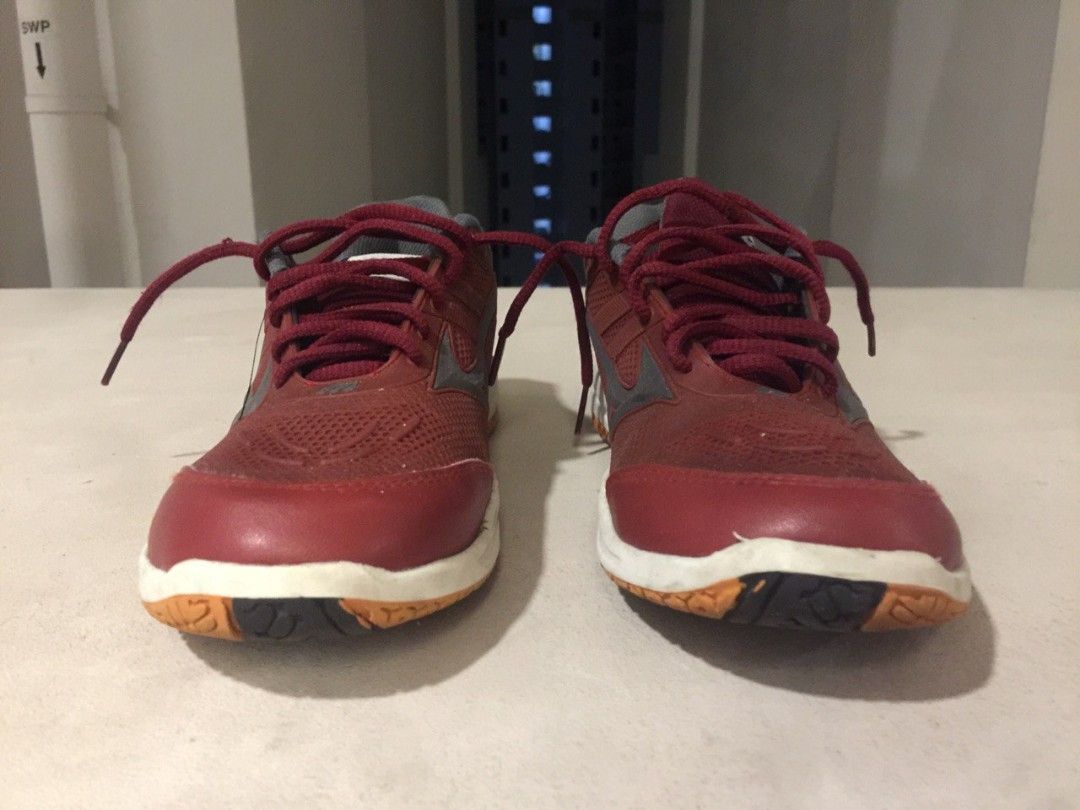Mizuno maroon colour sneakers sports shoes UK8 US8 JPN26
