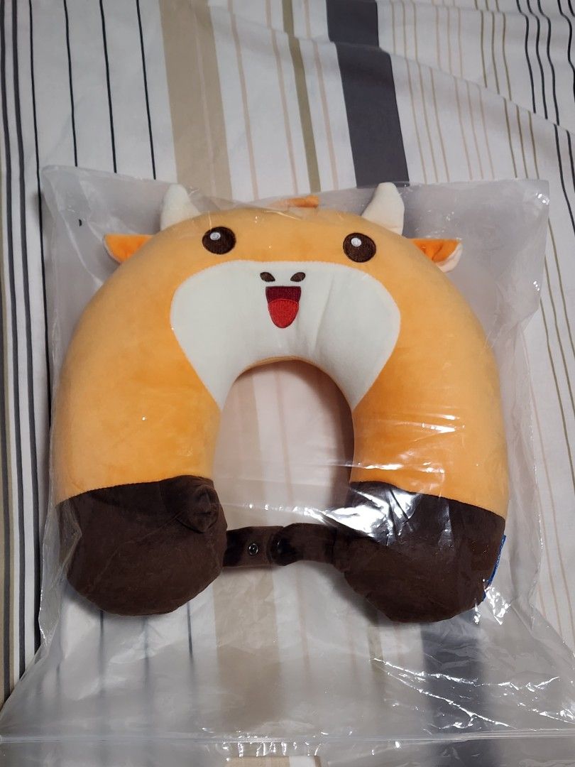 Moomoo Travel Neck Pillow BNIB Hobbies Toys Travel Travel