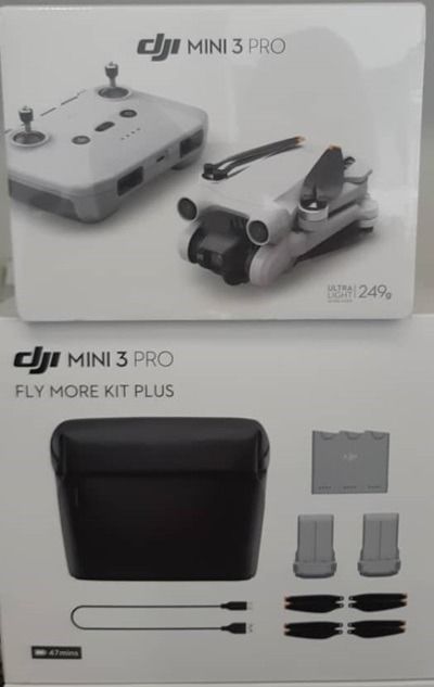  DJI Mini 3 Pro Fly More Kit Plus, Includes Two Intelligent  Flight Batteries Plus, a Two-Way Charging Hub, Remote Control, Data Cable,  Shoulder Bag, Spare propellers, and Screws, Black : Toys