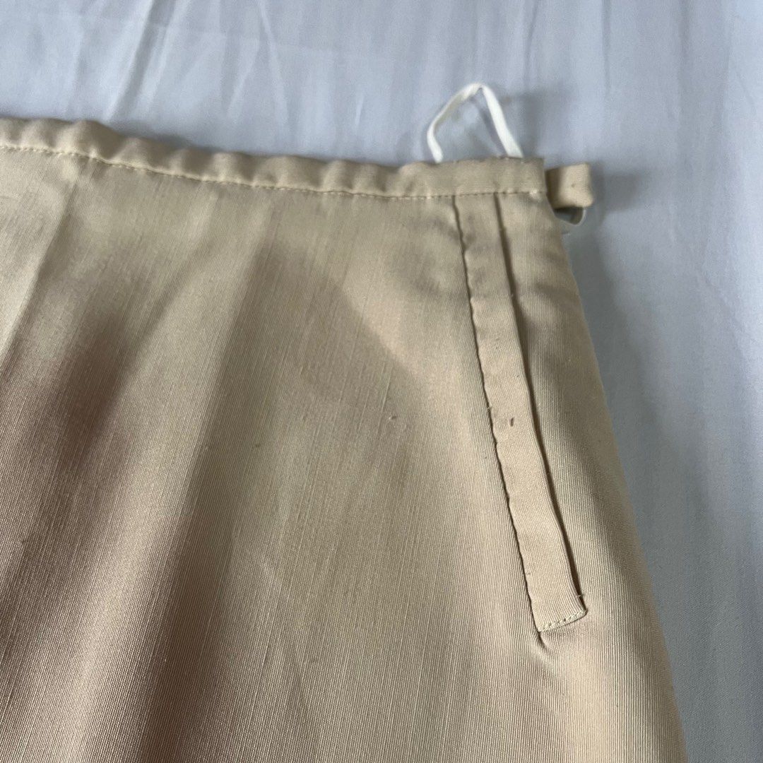 Officecore Nude/Beige Pencil Skirt (Category: Skirts) located in San Juan City. Submitted by usuikawa (Listing ID 1274280638, Image 2). Description: - size 25-26 - perfect for office ! - zipper and clasp - msg for more deets! .