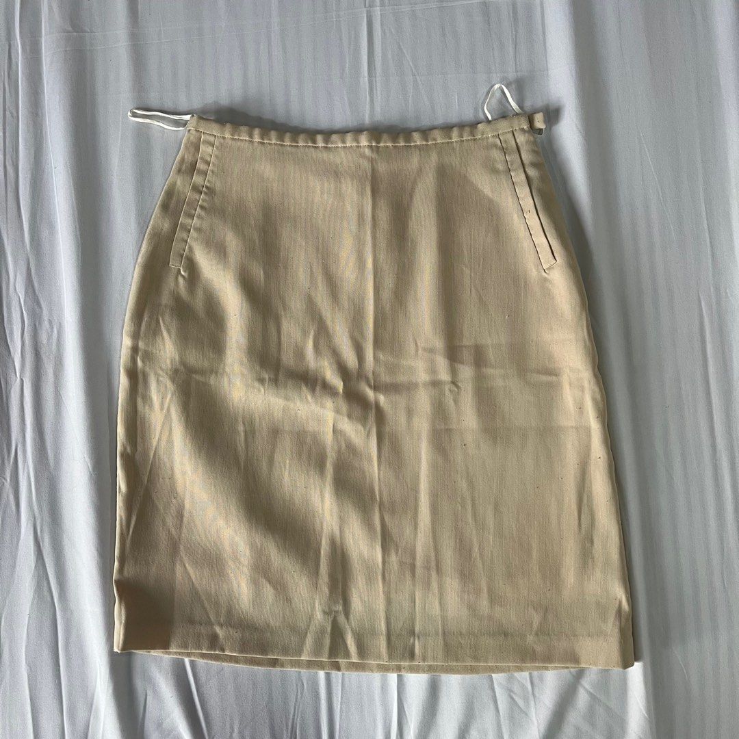 Officecore Nude/Beige Pencil Skirt (Category: Skirts) located in San Juan City. Submitted by usuikawa (Listing ID 1274280638, Image 1). Description: - size 25-26 - perfect for office ! - zipper and clasp - msg for more deets! .