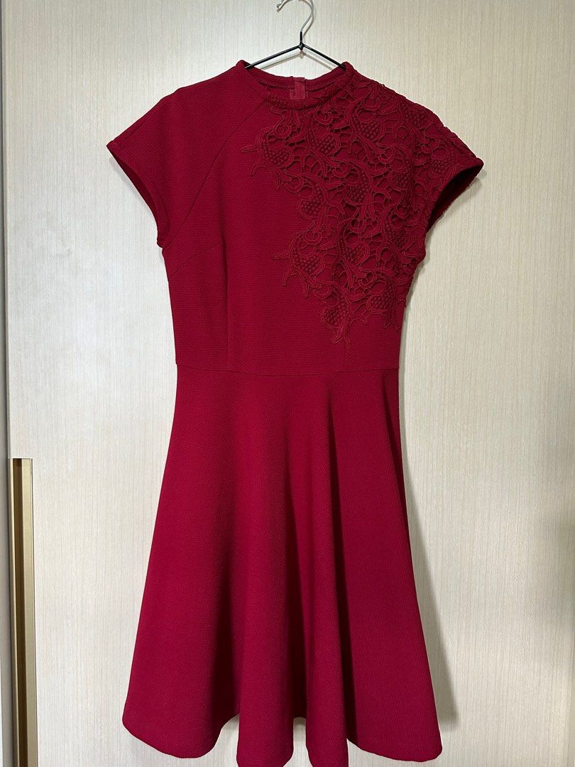 plains and prints red dress (Category: Dresses) located in Pasig City. Submitted by danda24 (Listing ID 1274278540, Image 2). Description: used only once for an event xs on tag but can fit small frame elegant looking :) gave up already wala na pag asa mag kasya 🤣.
