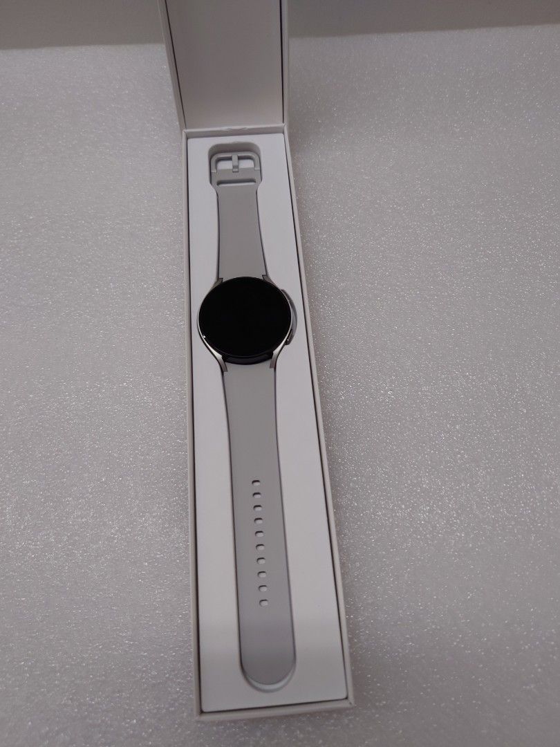 Akantha active watch shop