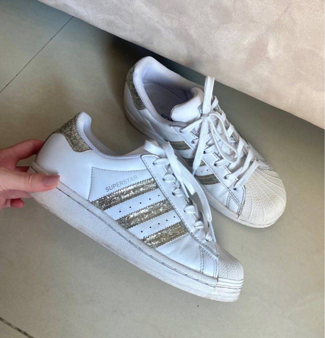 Sepatu adidas putih original Fesyen Wanita Sepatu di Carousell